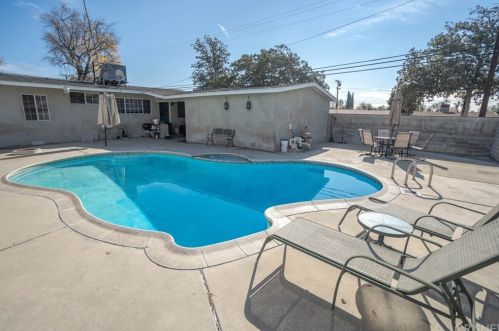 8341 Cantaloupe Ave, Van Nuys CA 91402-3806 exterior