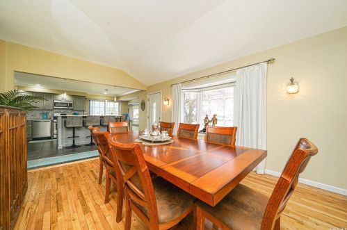 5 Victoria Rd, Babylon NY  11703-1406 exterior