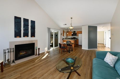 2546 Westberry Dr, Santa Rosa CA 95403-7203 exterior