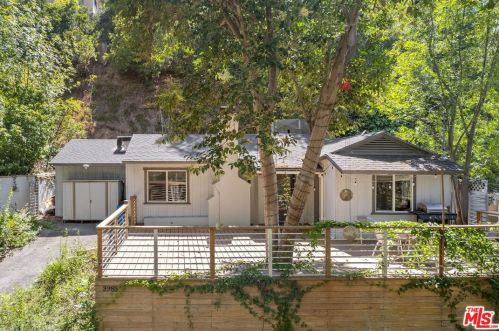 3985 Alta Mesa Dr, North Hollywood CA  91604-4010 exterior