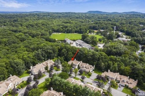 43 Bentley Dr, Franklin Lakes NJ  07417-1941 exterior