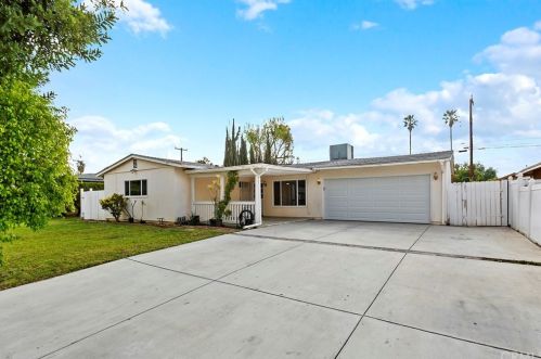 8942 Conway Dr, Riverside, CA 92503-2171