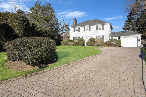 47 Orchard Meadow Rd, Williston Park, NY 11596-2503