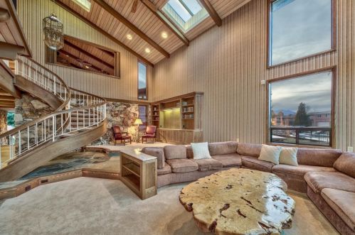 1987 Aloha Dr, South Lake Tahoe, CA 96150-6645