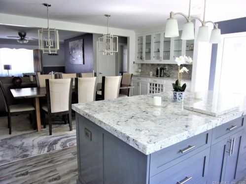 30 Dee Ln, Stamford, CT 06902-7530