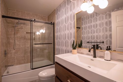 4 Bermuda Ct, Manhattan Beach CA  90266-7240 exterior