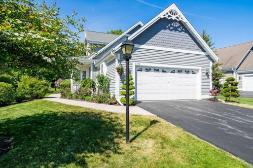 4184 Cambridge Dr, Waukesha, WI 53151-5924