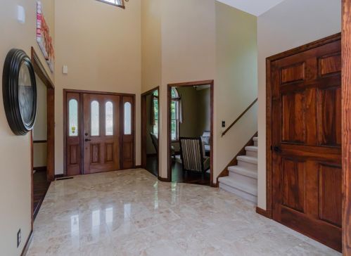 20 Lockerbie Dr, Valpo, IN 46385-9287