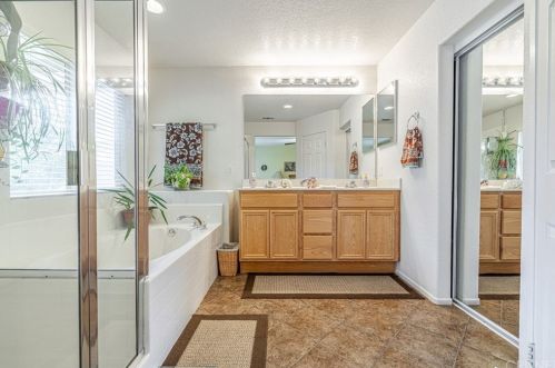 45541 Robinson Dr, Lancaster CA  93535-2263 exterior