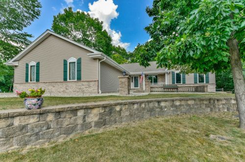 26411 Kendra Ln, Waterford WI  53185-2168 exterior