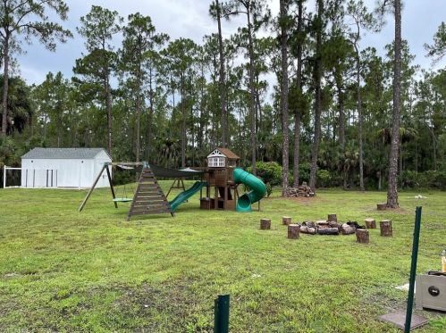 4733 10th Ave, Naples FL  34117-9144 exterior