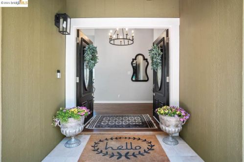 6533 Chelton Dr, Oakland, CA 94611-1615