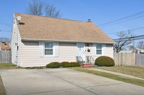 2 Boone St, Bethpage, NY 11714-4115