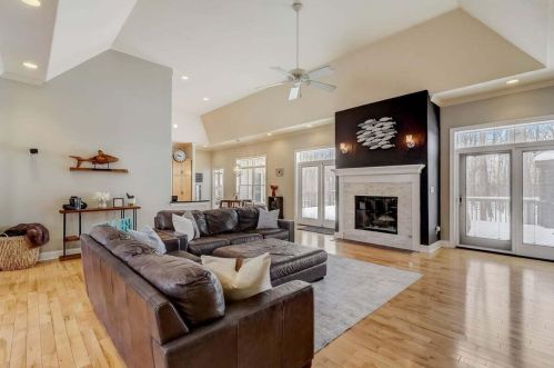 1947 Southwood Trl, West Bend WI  53090-8971 exterior