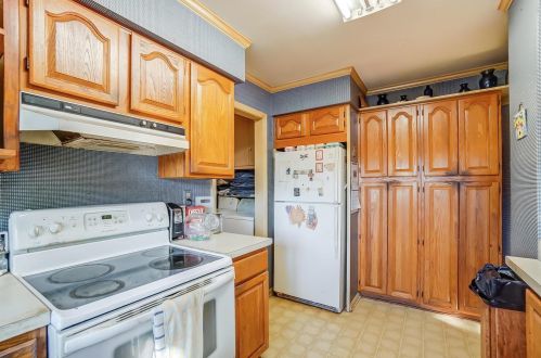 194 Center St, London OH  43140-1406 exterior