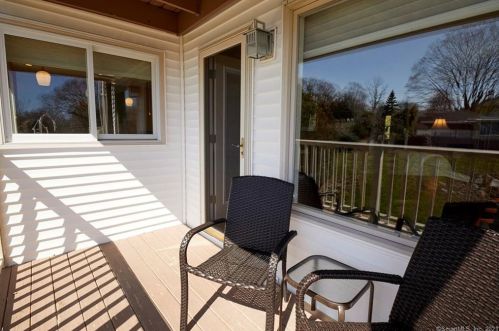 27 Main St, Essex CT  06426-1142 exterior
