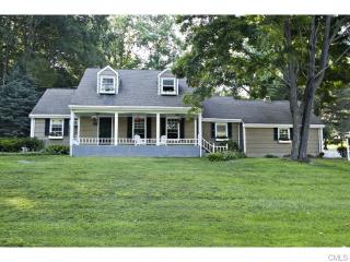 97 Rangely Dr, Bridgeport, CT 06611-2840
