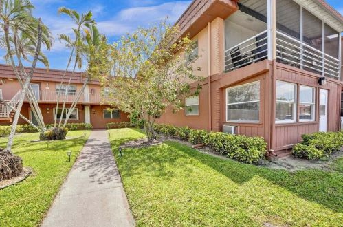 523 Saxony K, Delray Beach FL  33446-1040 exterior