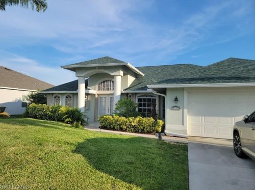 2122 25th Ter, Cape Coral, FL 33904-3277