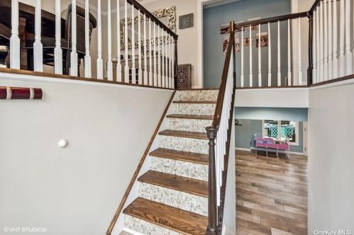 2952 Hampton Ct, North Wantagh, NY 11793-4608