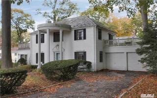 107 Rockywood Rd, North Hills, NY 11030-2532
