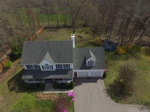 28 Tanglewood Dr, Norwich, CT 06360-1614