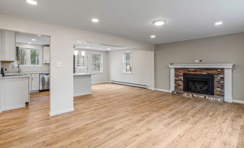 23 Raymond Rd, Deerfield NH  03037-1519 exterior
