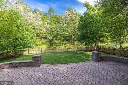 43937 Riverpoint Dr, Leesburg, VA 20176-8202