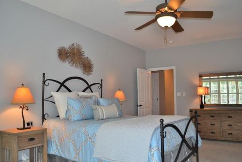 2362 Willow Run Ct, Gibsonia PA  15044-8112 exterior