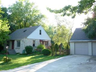 10662 Wauwatosa Rd, Thiensville, WI 53097-3420
