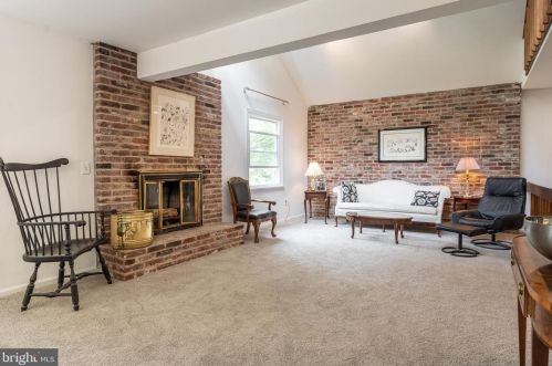 5628 Belmont Manor Dr, Pipersville, PA 18947-1124