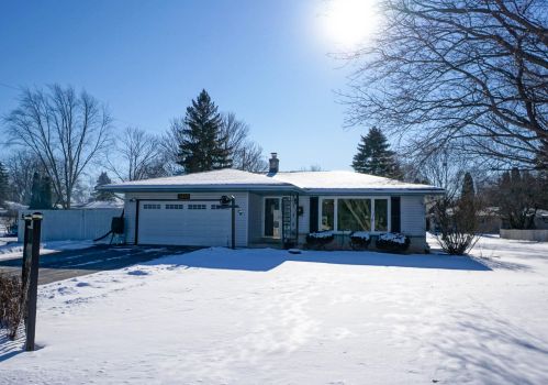 21455 Birdseye Ln, Waukesha, WI 53186-5405