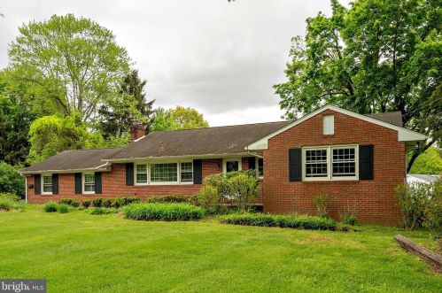 219 Upper Ferry Rd, Trenton, NJ 08628-2719