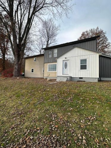8377 Columbus Rd, Mount Vernon, OH 43050-9366