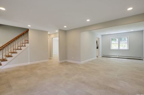 2 Maison Dr, Holbrook NY  11741-1314 exterior