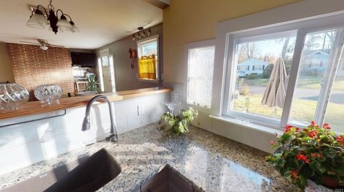 170 Giddings Ave, Windsor CT 06095-3743 exterior