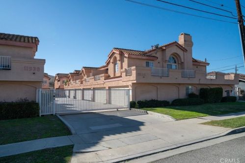 11932 207th St, Lakewood, CA 90715-1462