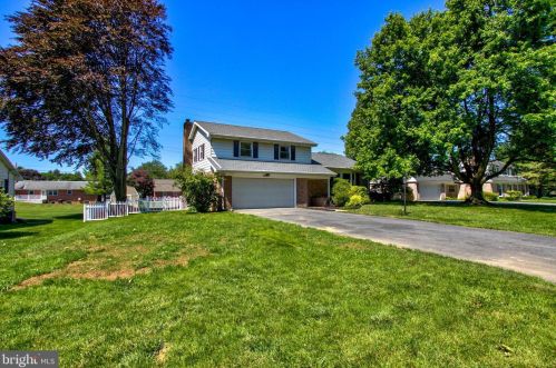 66 Hickory Ln, Bareville, PA 17540-1110