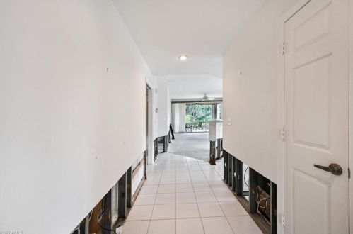 729 Wiggins Lake Dr, Naples, FL 34110-6047