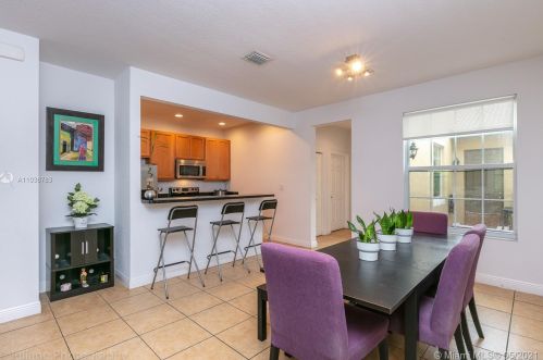 1120 146th Ter, Hollywood FL  33027-6165 exterior