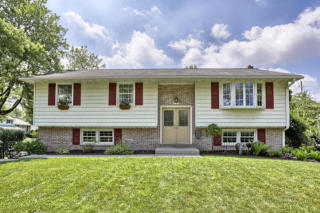 230 Hempfield Ave, Landisville, PA 17538-1230