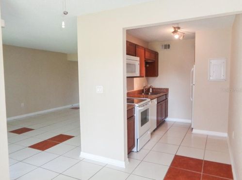 11404 3rd St, Saint Petersburg, FL 33706-4610