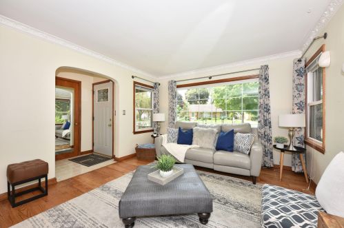 5708 Bel Aire Dr, Milwaukee, WI 53209-4304