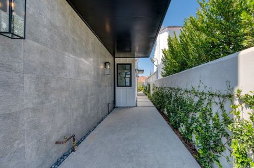 209 Via Mentone, Newport Beach, CA 92663-4918
