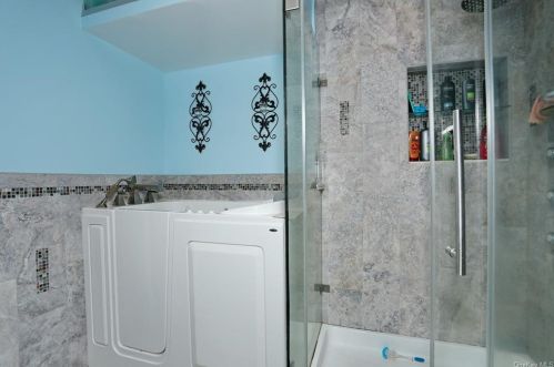 27 Larkin Ln, Garnerville NY  10923-1536 exterior