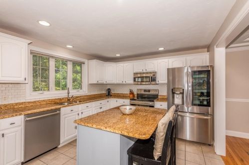 8 Winifreds Way, Rutland, MA 01543-1455