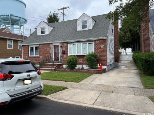 605 Wayne Ave, New Hyde Park, NY 11040-5461