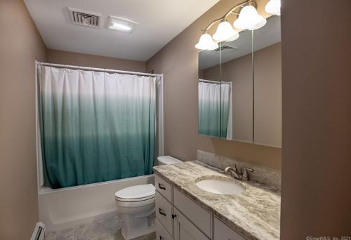 379 Glenwood Avenue Ext, Waterford CT  06385-3808 exterior