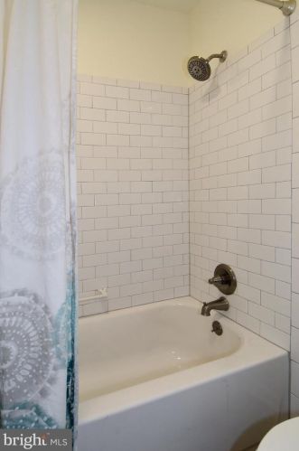 7604 Lakeside Village Dr, Falls Church VA  exterior