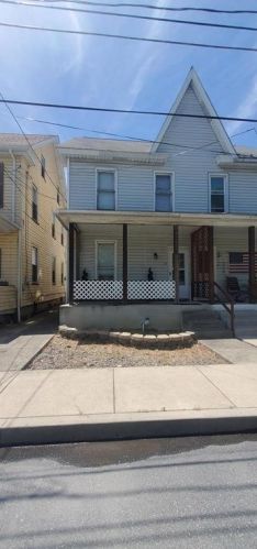 19 Railroad St, Walnutport, PA 18088-1026